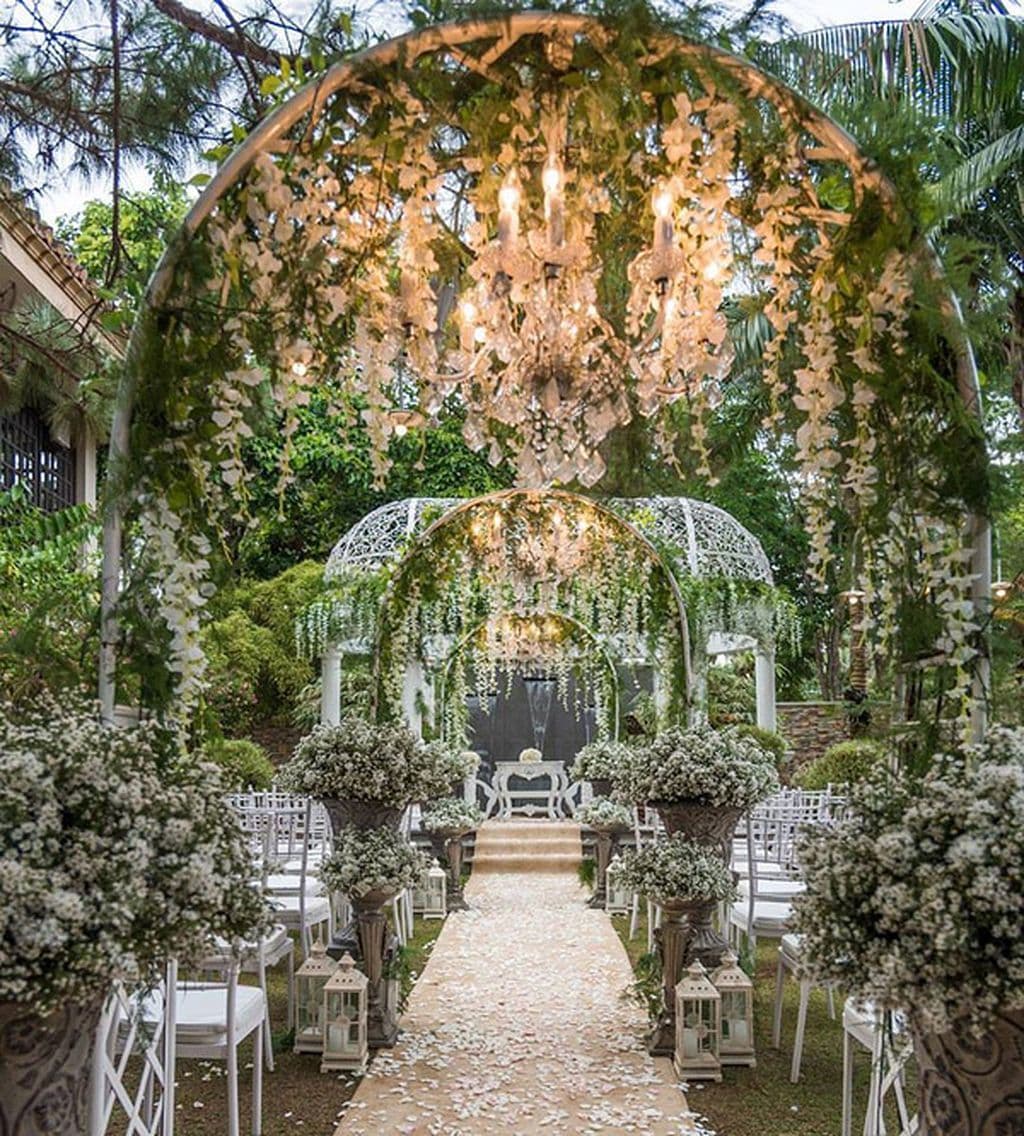 Garden estate ceremony aisle